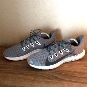 Brand new pair Of men’s Nike quest athletic running shoes size 9 1/2